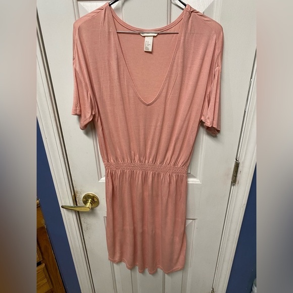 H&M Basic XS Pink Dress Short Sleeve Ruched Waist Deep v-Neck - Picture 1 of 6